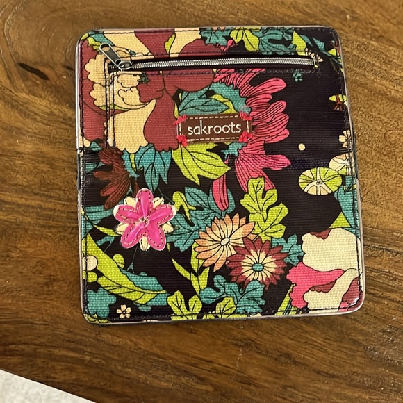 SAKROOTS Artist Circle Snap Wallet - Picture 9 of 12